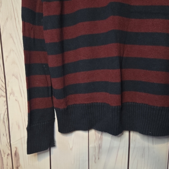American Eagle Outfitters Men's Crewneck Sweater - Navy and Dark Red Stripes XXL - Picture 5 of 8